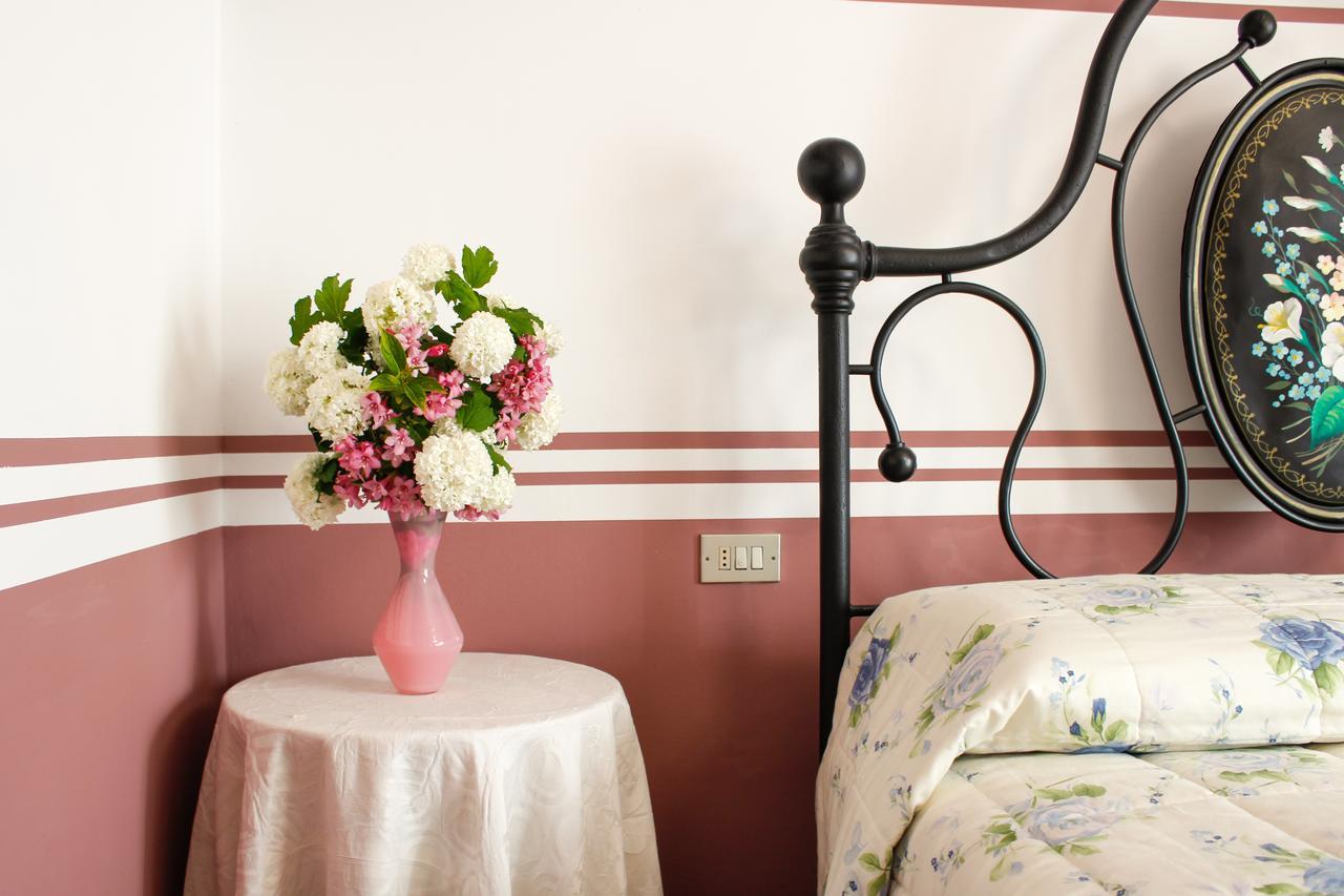 B&B Dimora Morelli グッビオ エクステリア 写真